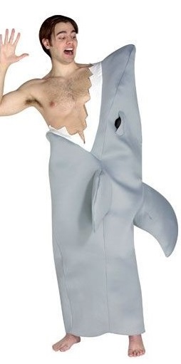 disfraz-de-ataque-de-tiburon