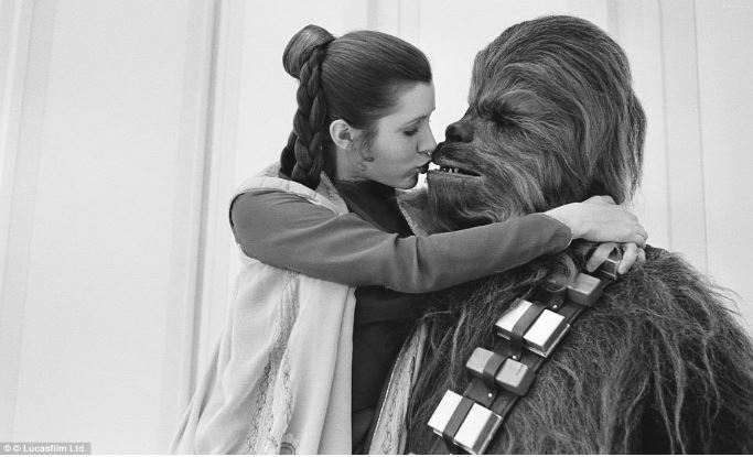 carrie-fisher-chewie-2